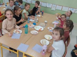 b_1024_768_0_00_images_2023_2024_KAWA_Kanapki_395277919_794437105817573_7863576660928055703_n